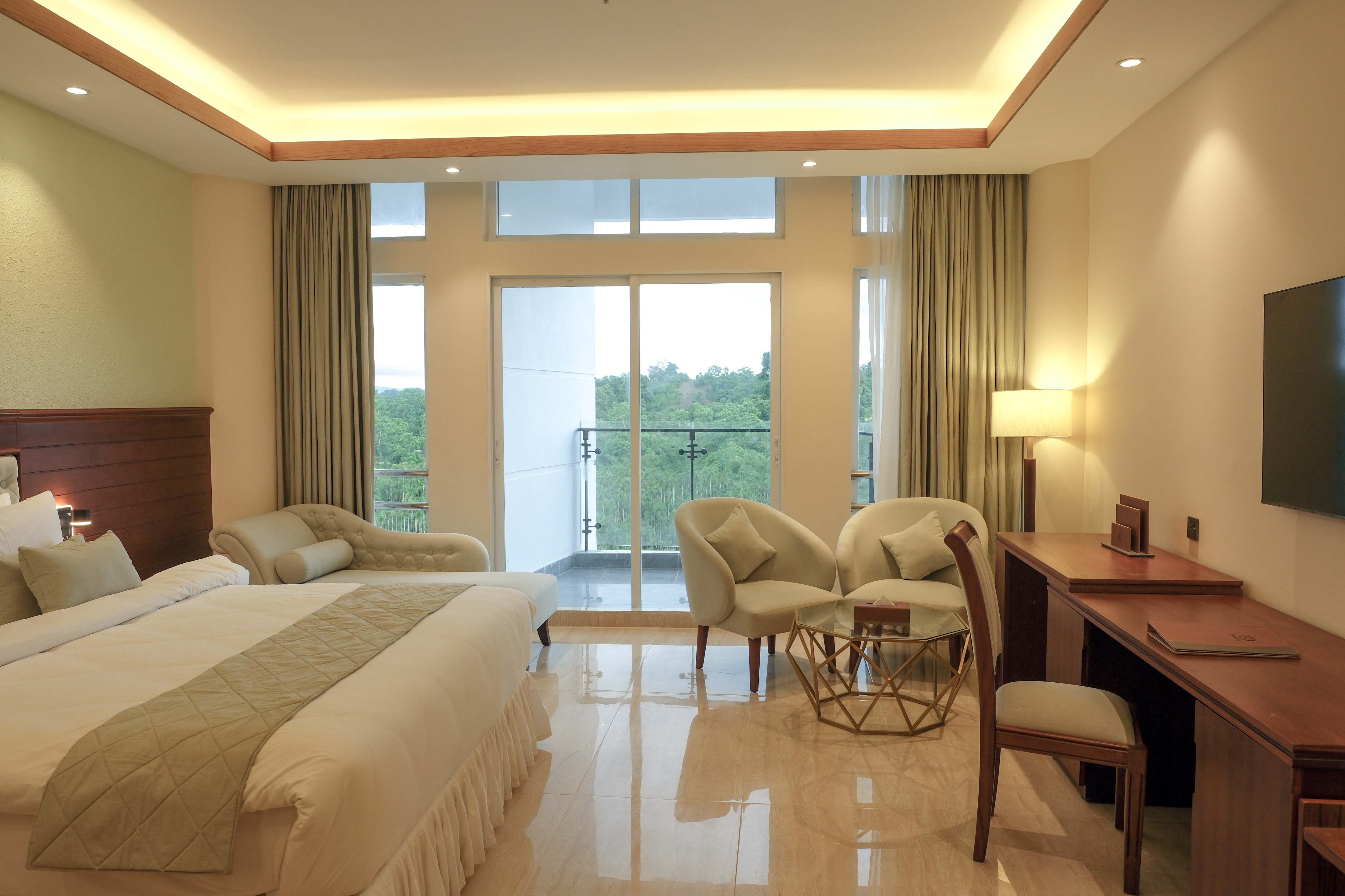 Superior Deluxe King(Hill View)