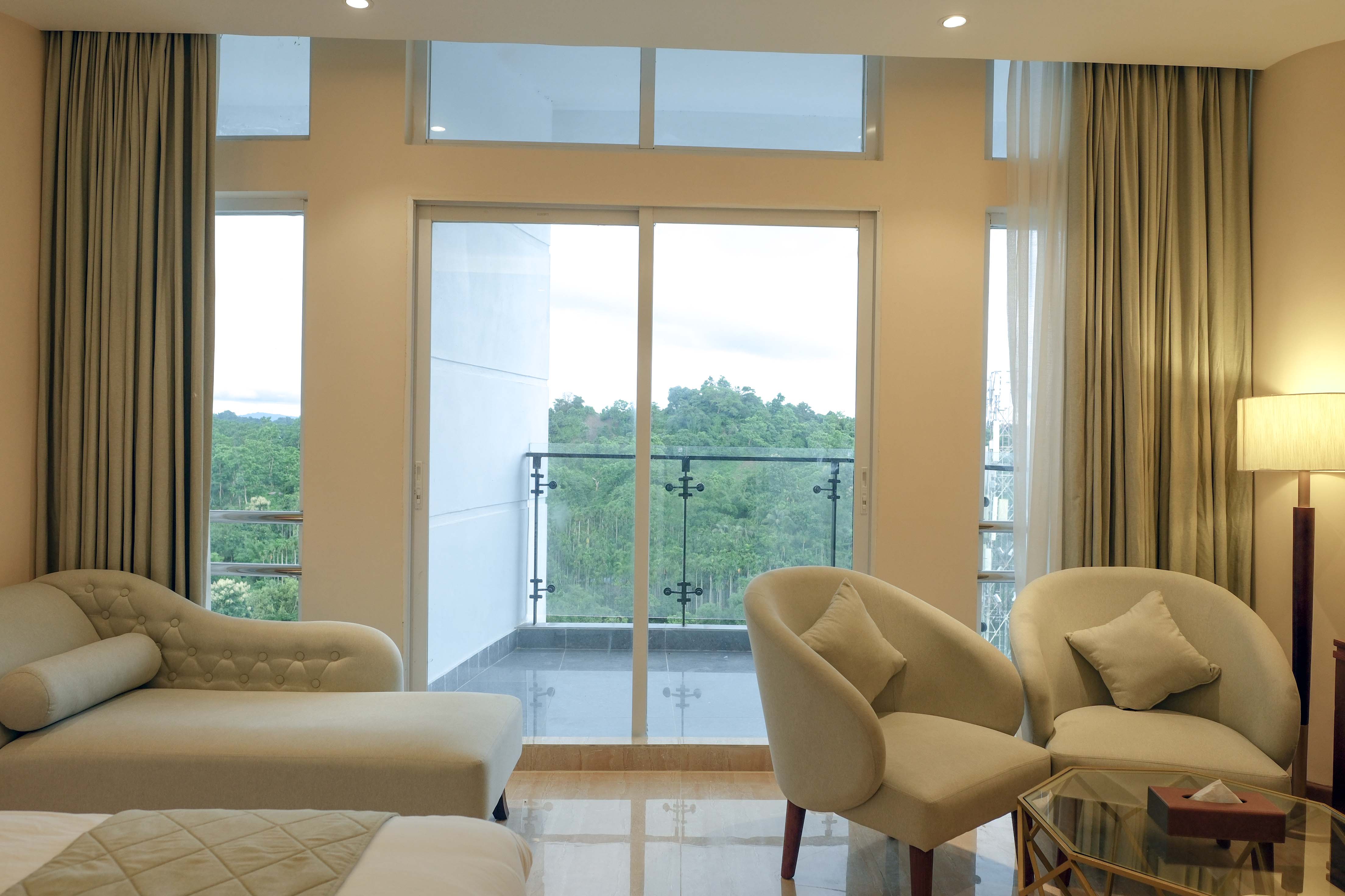 Superior Deluxe King(Hill View)